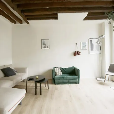 Joli 2 Pieces Place Vendome Appartement
